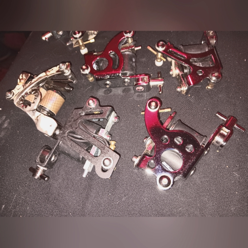6 Assorted Coil Tattoo Machines With Peddle and Power box and aux cords
